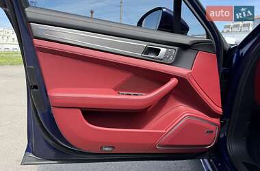Фастбек Porsche Panamera 2023 в 