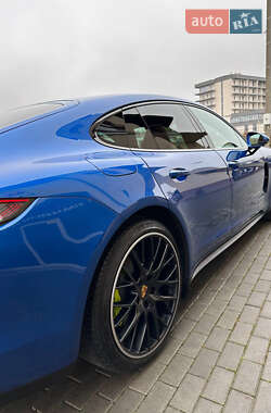 Фастбек Porsche Panamera 2018 в 