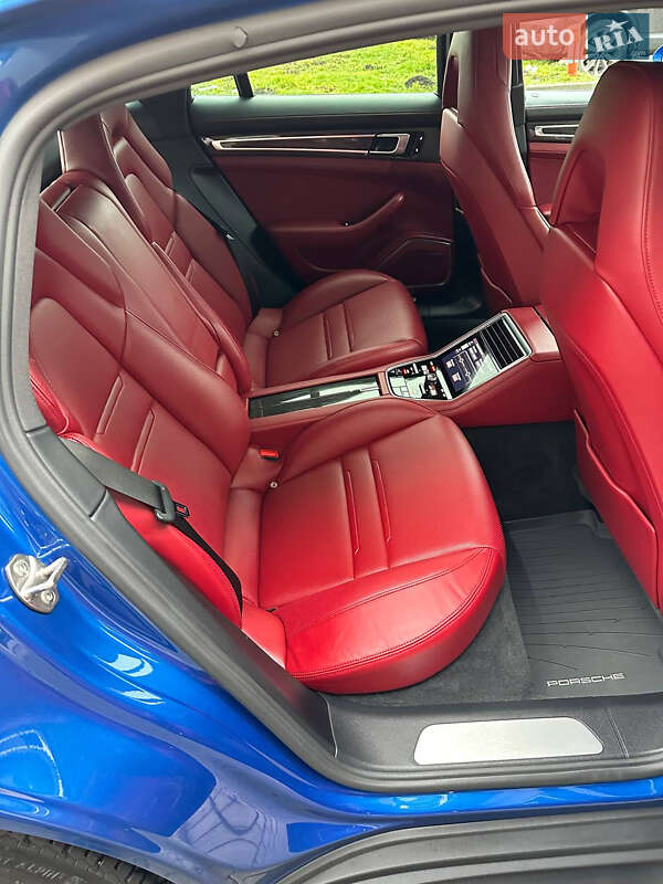 Фастбек Porsche Panamera 2018 в Києві фото 28 Фастбек Porsche Panamera 2018 в Києві