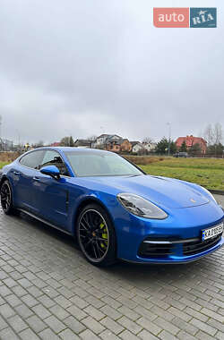Фастбэк Porsche Panamera 2018 в Киеве