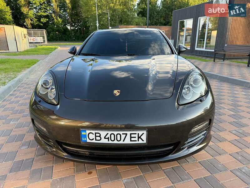 Фастбэк Porsche Panamera 2012 в Чернигове