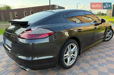 Фастбэк Porsche Panamera 2012 в 