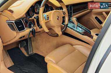 Фастбэк Porsche Panamera 2010 в 