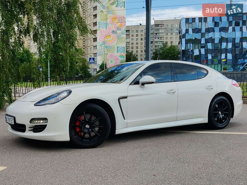 Фастбэк Porsche Panamera 2010 в 