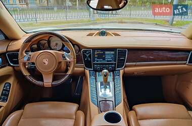 Фастбэк Porsche Panamera 2010 в 