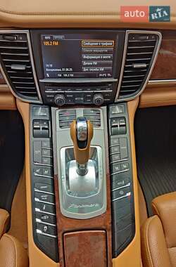 Фастбэк Porsche Panamera 2010 в 