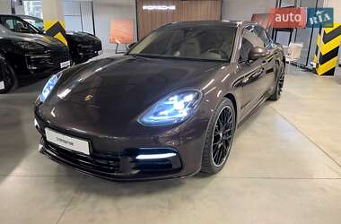 Фастбек Porsche Panamera 2018 в 