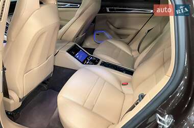 Фастбек Porsche Panamera 2018 в 