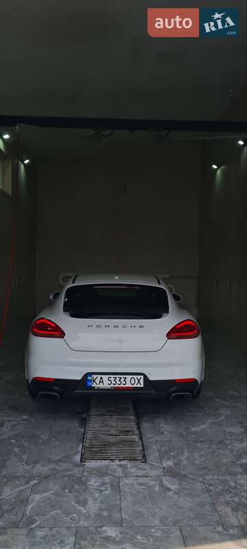 Фастбек Porsche Panamera 2014 в Києві