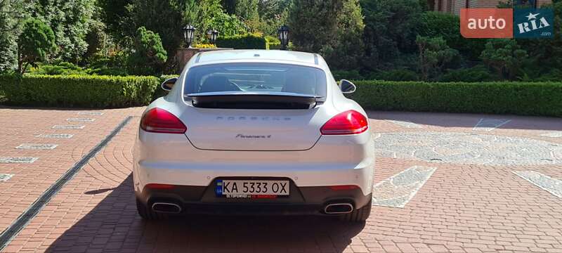 Фастбек Porsche Panamera 2014 в Києві