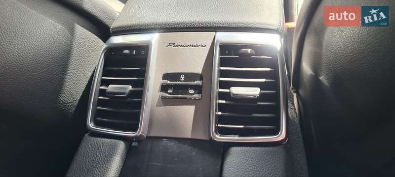Фастбек Porsche Panamera 2014 в Києві