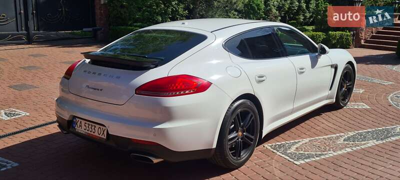 Фастбек Porsche Panamera 2014 в Києві