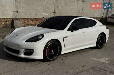 Фастбэк Porsche Panamera 2012 в 