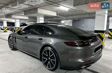 Фастбэк Porsche Panamera 2018 в 