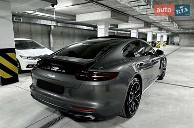 Фастбэк Porsche Panamera 2018 в 