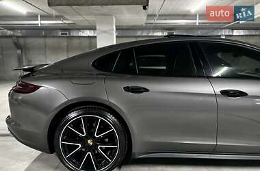 Фастбэк Porsche Panamera 2018 в 