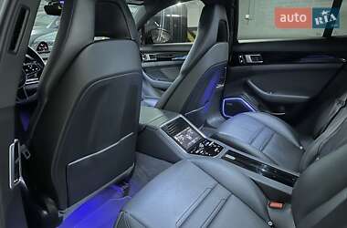 Фастбэк Porsche Panamera 2018 в 