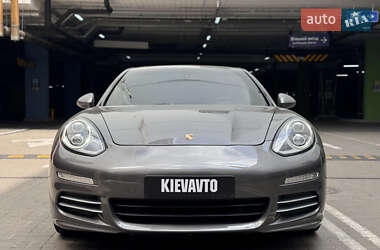 Фастбэк Porsche Panamera 2013 в 