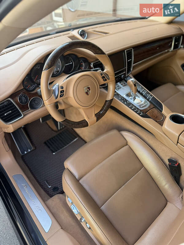 Фастбэк Porsche Panamera 2013 в Киеве