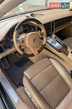 Фастбэк Porsche Panamera 2013 в 
