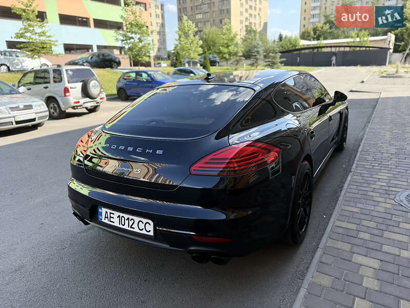 Фастбэк Porsche Panamera 2013 в Киеве