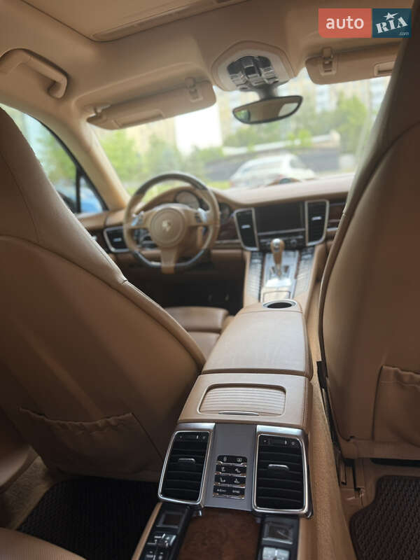 Фастбэк Porsche Panamera 2013 в Киеве