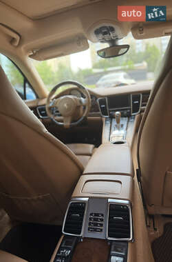 Фастбэк Porsche Panamera 2013 в 