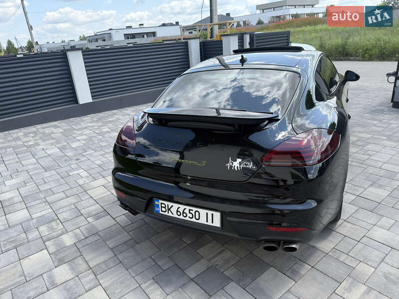 Фастбэк Porsche Panamera 2014 в Ровно
