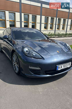 Фастбэк Porsche Panamera 2012 в Киеве