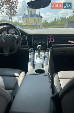 Фастбэк Porsche Panamera 2012 в 