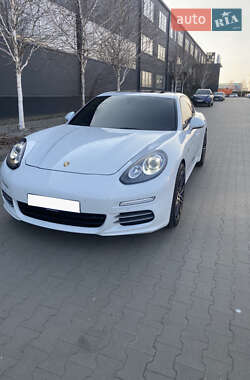 Фастбэк Porsche Panamera 2015 в 