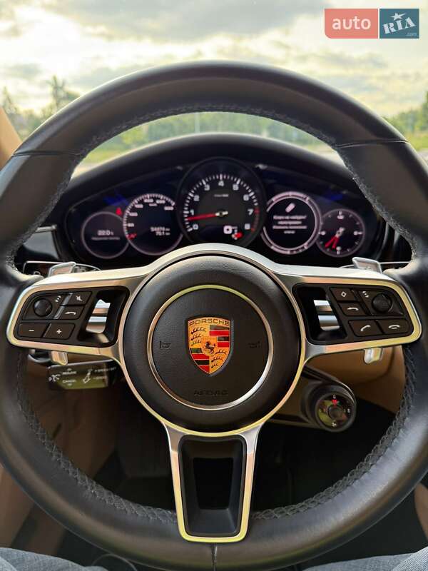Фастбэк Porsche Panamera 2018 в Львове