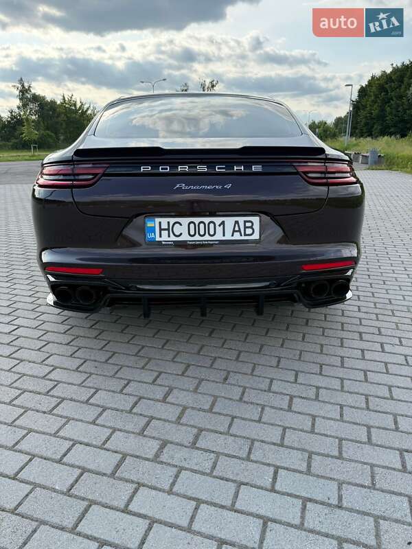 Фастбэк Porsche Panamera 2018 в Львове