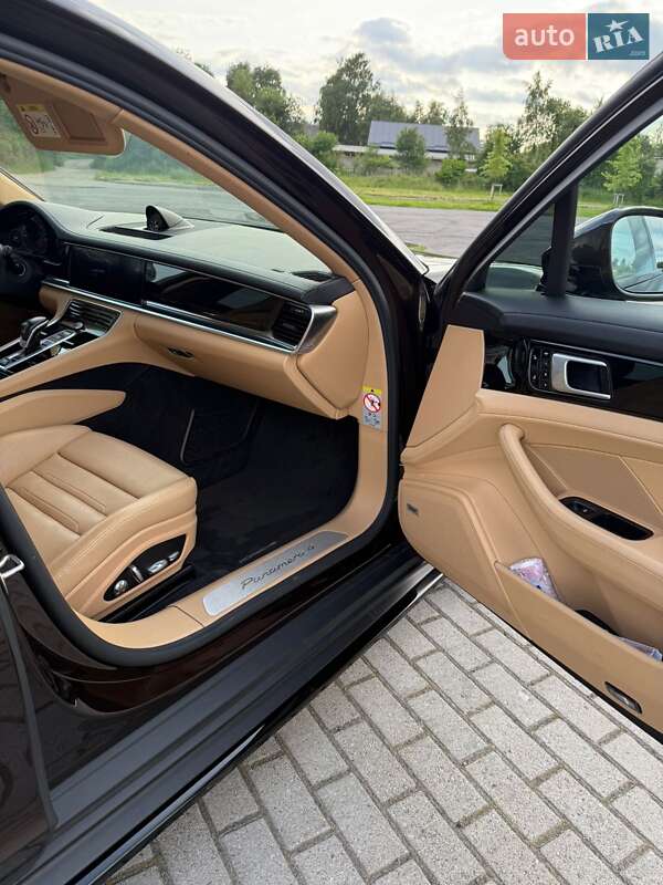 Фастбэк Porsche Panamera 2018 в Львове