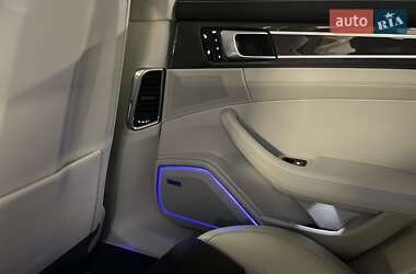 Универсал Porsche Panamera 2018 в 