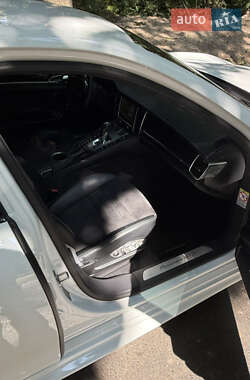 Фастбэк Porsche Panamera 2012 в 