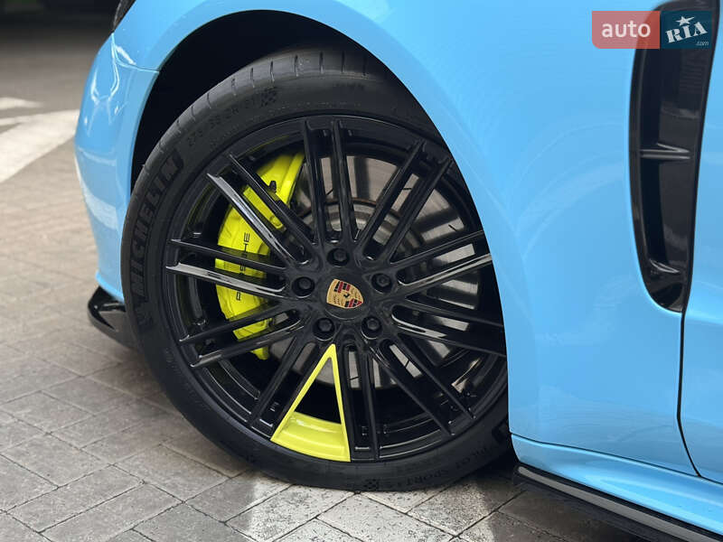 Фастбэк Porsche Panamera 2016 в Киеве