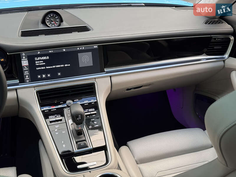 Фастбэк Porsche Panamera 2016 в Киеве
