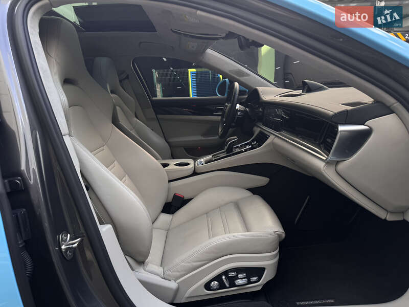 Фастбэк Porsche Panamera 2016 в Киеве