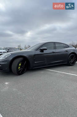 Фастбэк Porsche Panamera 2018 в 