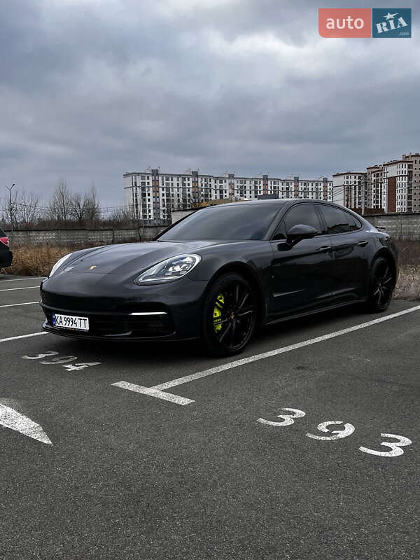 Фастбэк Porsche Panamera 2018 в Киеве