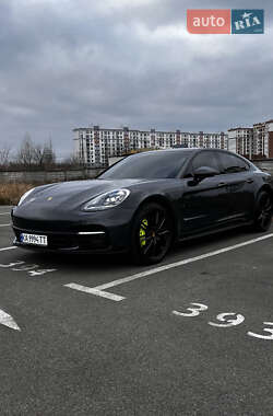 Фастбэк Porsche Panamera 2018 в 