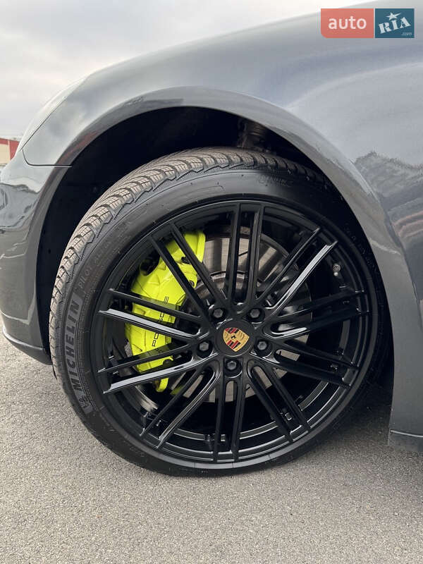 Фастбэк Porsche Panamera 2018 в Киеве