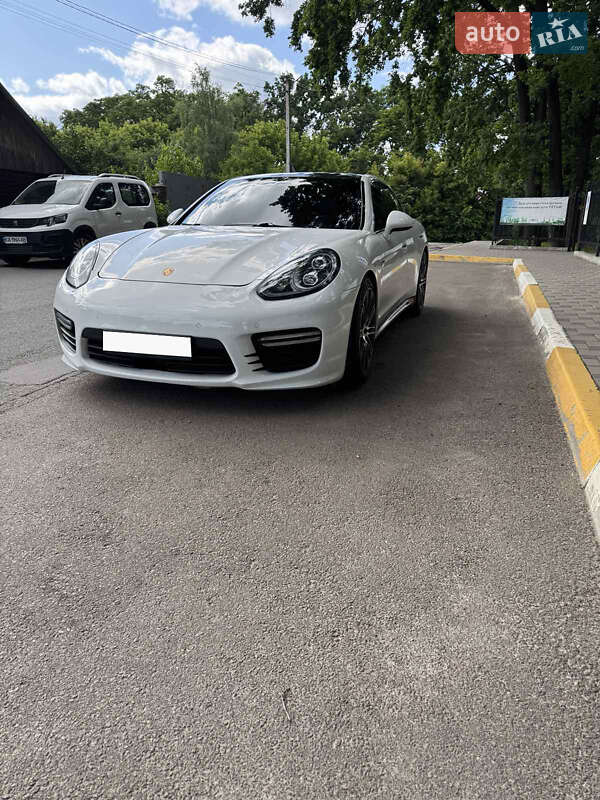 Фастбек Porsche Panamera 2010 в Києві