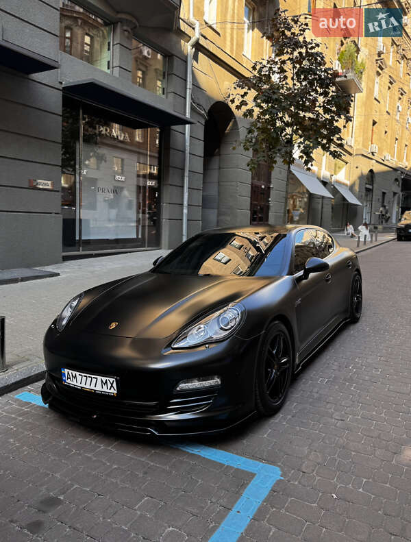 Фастбэк Porsche Panamera 2012 в Киеве