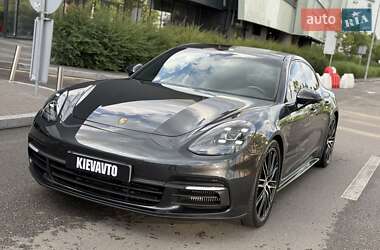 Фастбек Porsche Panamera 2017 в Києві