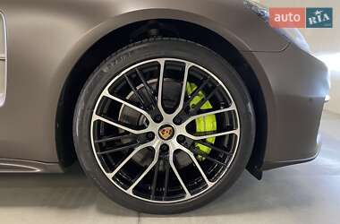 Фастбэк Porsche Panamera 2023 в 