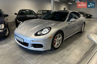Фастбэк Porsche Panamera 2014 в 