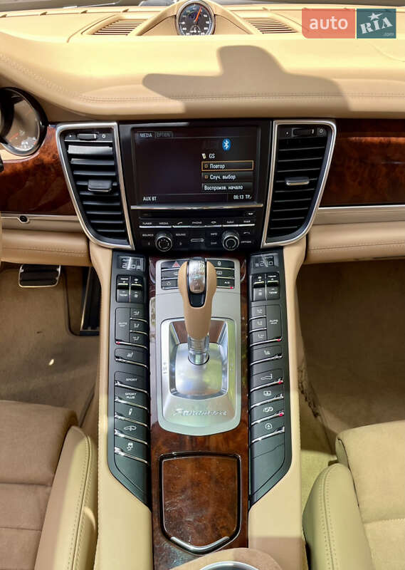 Фастбэк Porsche Panamera 2012 в Киеве
