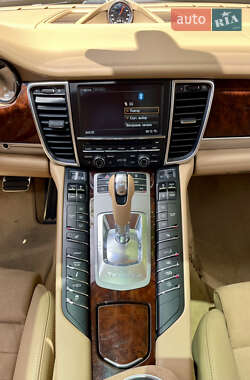 Фастбэк Porsche Panamera 2012 в 